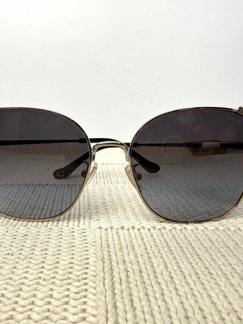 Coach gold-tone rimmed sunglasses style HC7133 C7997